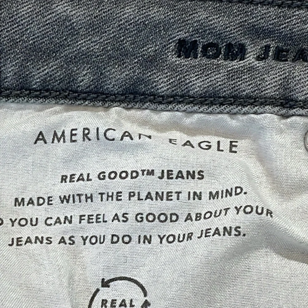AMERICAN EAGLE WOMENS SIZE 16S Gray Distressed  MOM Jeans